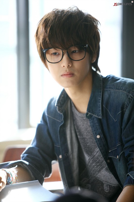 Kang Min Hyuk