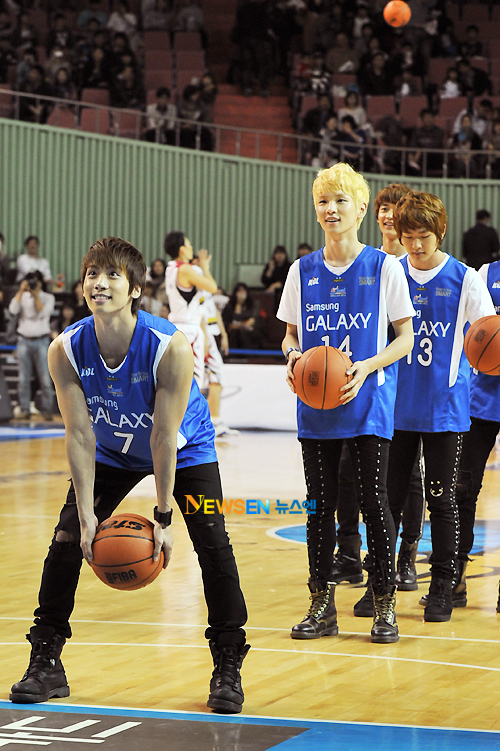 SHINee SHINee